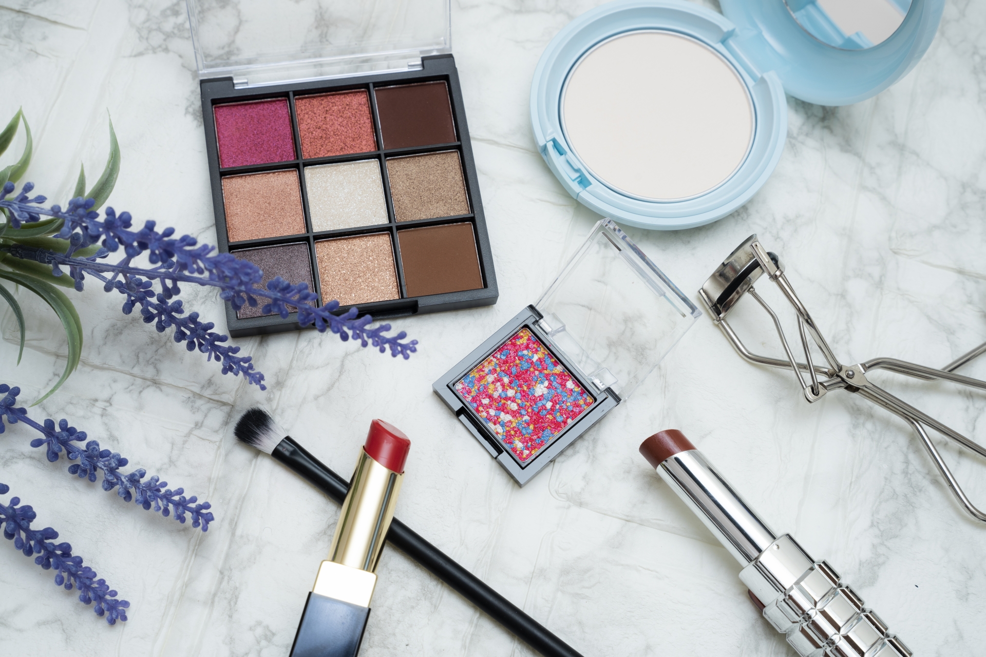 化粧品OEMブランド立ち上げの流れを示す図